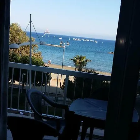 Beach Front * ليماسول